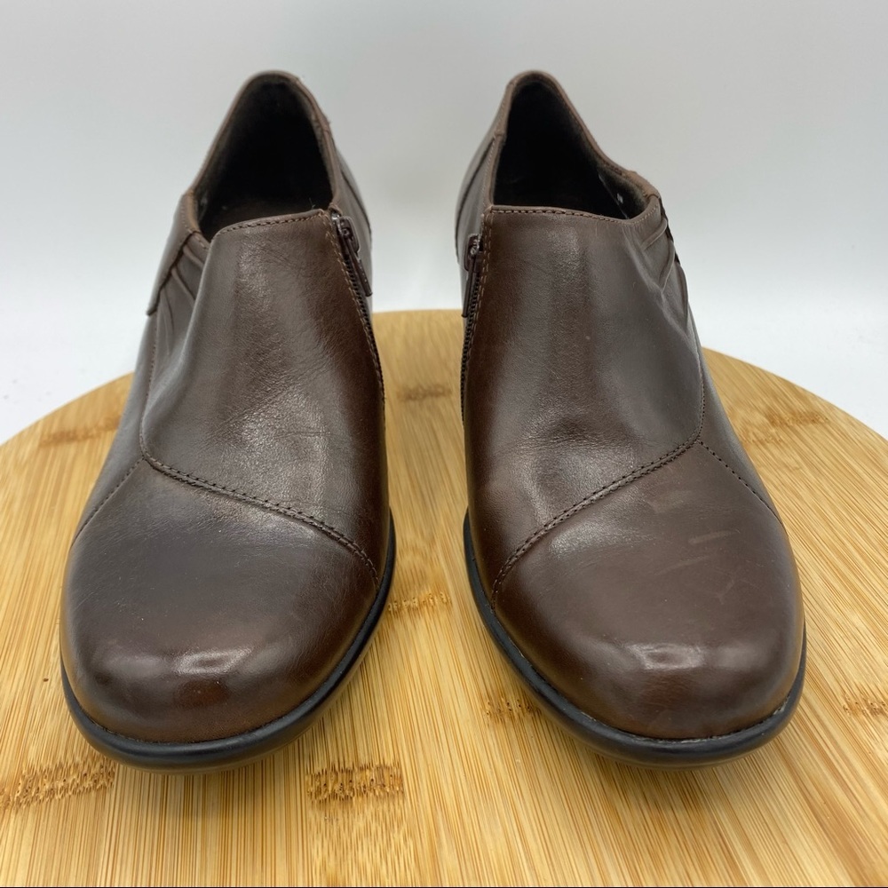 Clarks || Upper Leather Ankle Bootie; Size Zipper; 2" Heel; Size 8M
